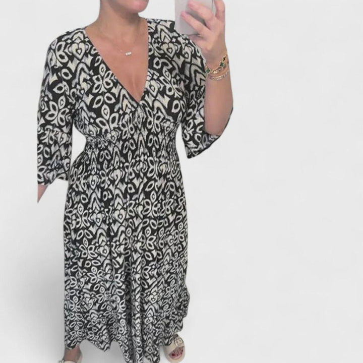 שמלת נויה עם צווארון וי מודפס