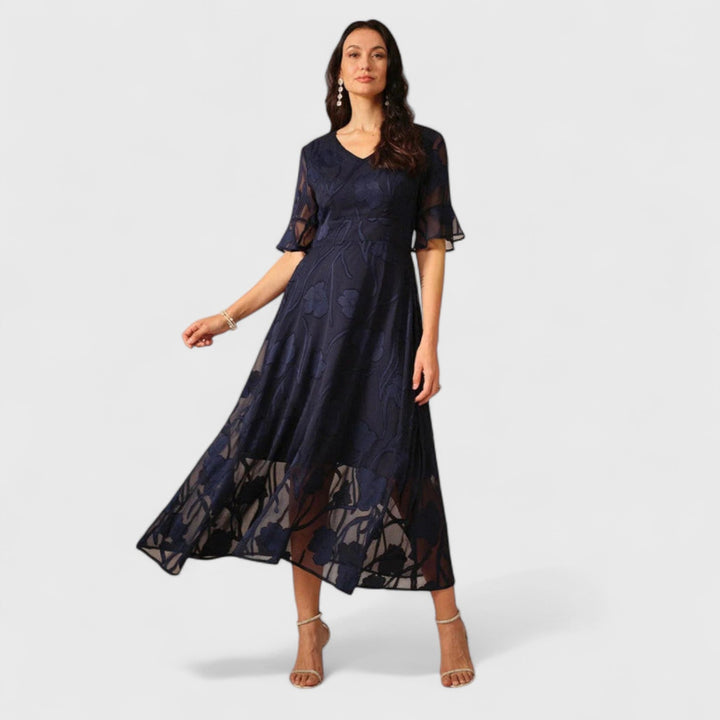 שמלת מקסי תחרה עם קפלים ונצנצים