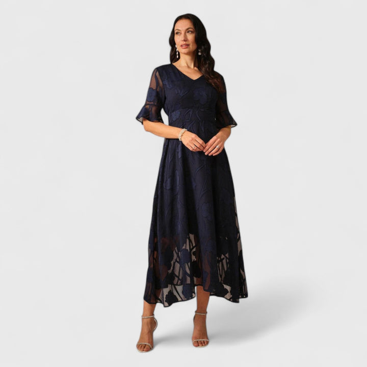 שמלת מקסי תחרה עם קפלים ונצנצים