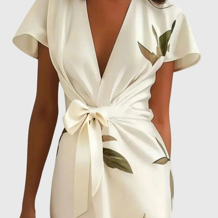 שמלת סאטן לבנה של ליה