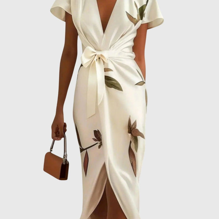 שמלת סאטן לבנה של ליה