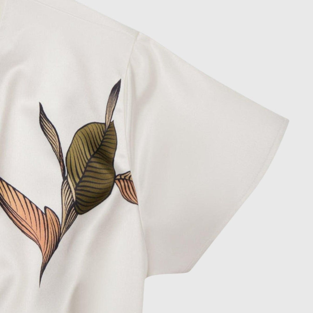 שמלת סאטן לבנה של ליה