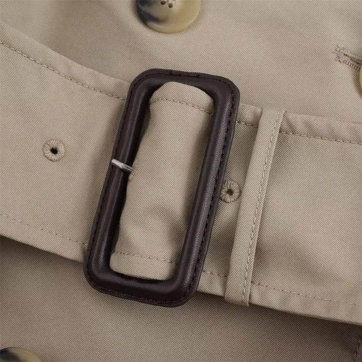 מעיל אופנתי של דנה