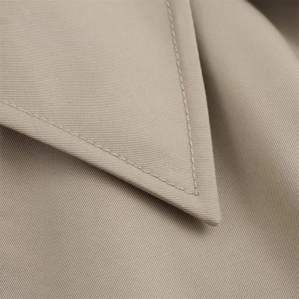 מעיל אופנתי של דנה