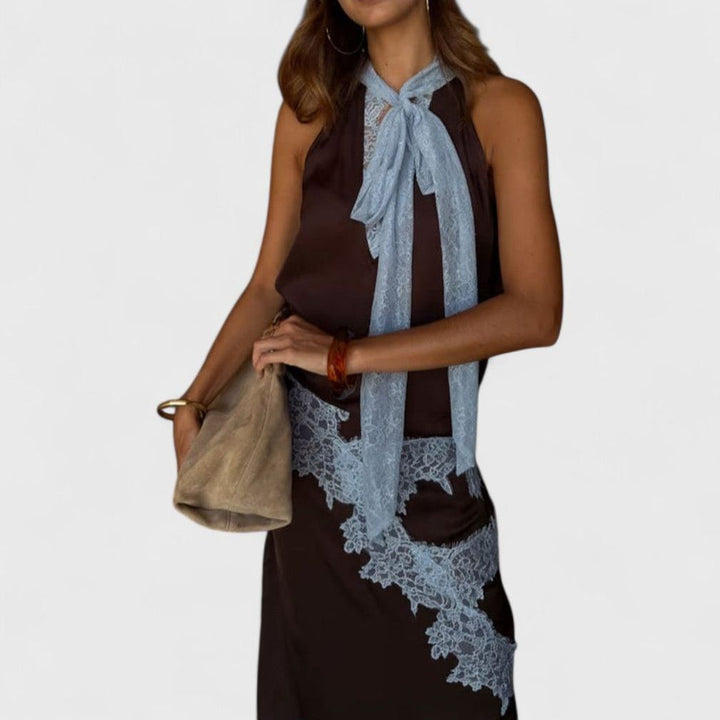 חולצת תחרה חומה-כחולה של אמית