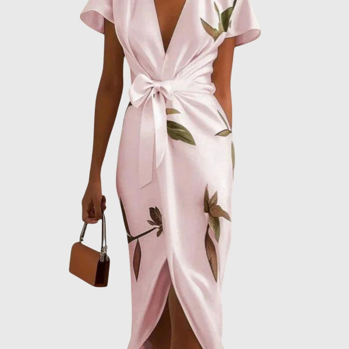 שמלת סאטן לבנה של ליה